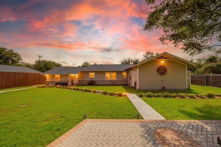 5 2 two kings hot tub firepit 16min to Wine Trail nearby Pickleball courts pool — photo 4
