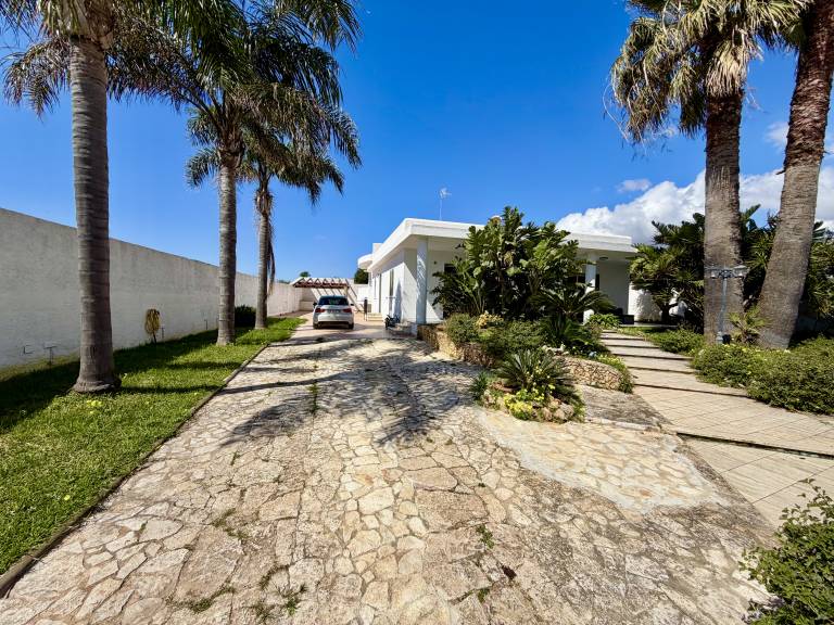 Fully equipped villa with grill, jacuzzi & garden | Panoramic view | Pets are welcome — photo 2