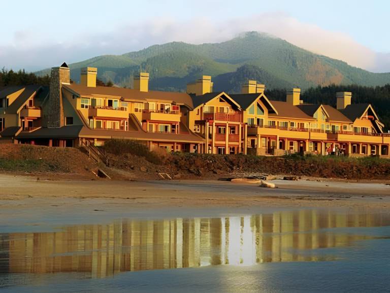 Lodge with garden in Cannon Beach, OR
