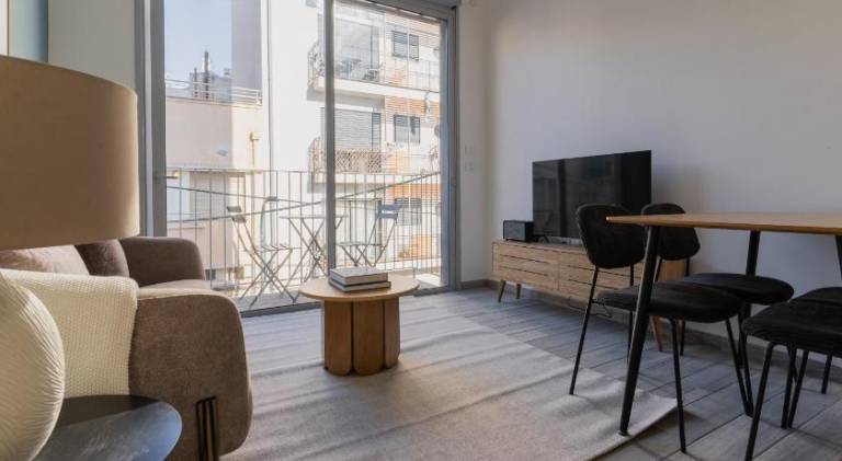 Rental apartment with patio | Next to Neve Tzedek — photo 2