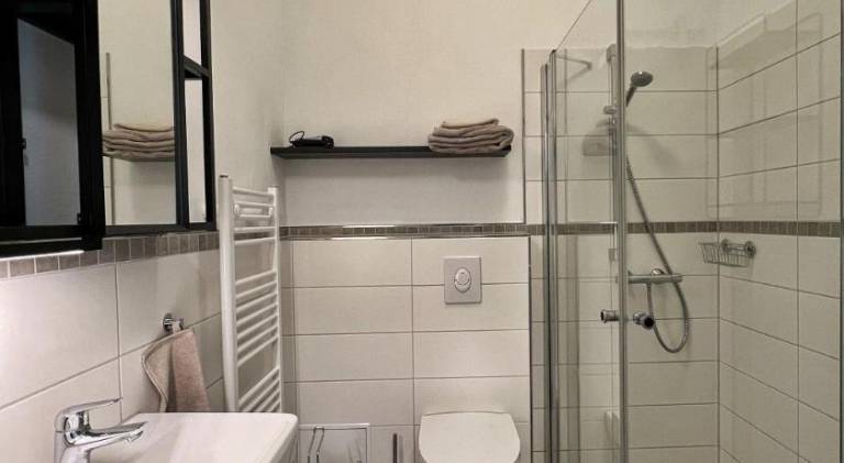 Serviced apartment with patio — photo 2