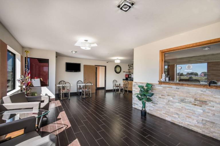 Americas Best Value Inn & Suites Harrisonville — photo 2