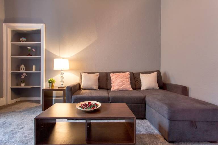 Stunning 2-Bed Apartment in Central Edinburgh — photo 2