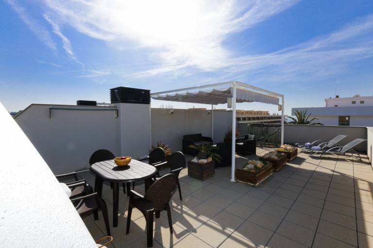 Holiday apartment with yard, BBQ & patio — photo 5