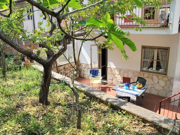 Apartment with yard | Next to the beach | Pets allowed — photo 2