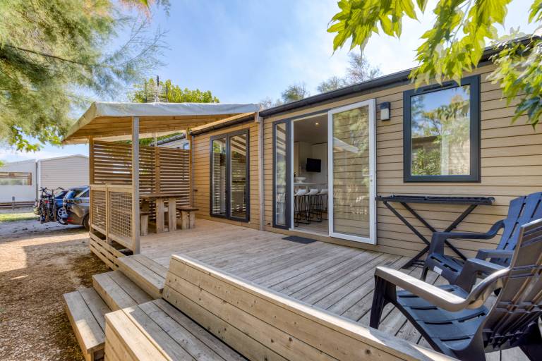 Family-oriented mobile home with terrace, hot tub & heated pool | Close to the beach | Pets allowed — photo 3