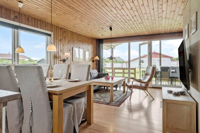 Vacation home with terrace, garden & sauna — photo 5