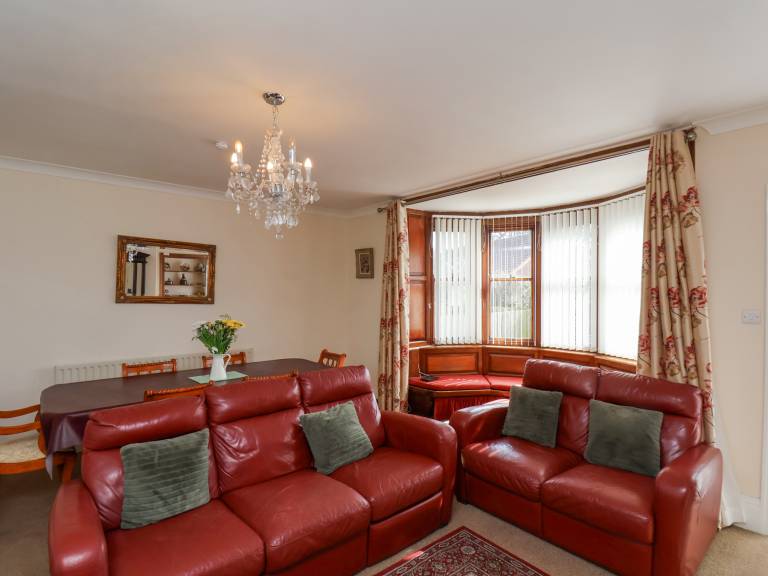 Cottage with yard & terrace | Beach view — photo 4