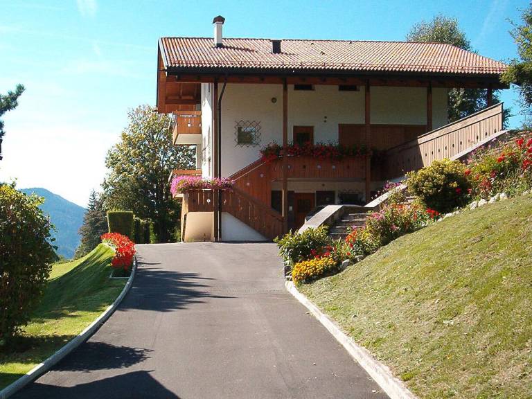 Apartment with patio, grill & yard in Ville di Fiemme