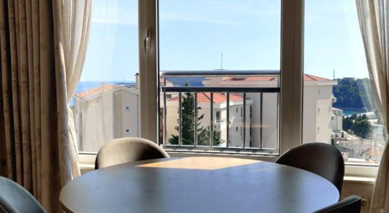 Serviced apartment with pool & patio — photo 5