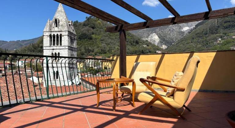 Elegante Attico Centro Storico - Panoramic View - in Carrara