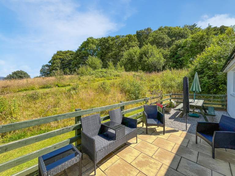 Cottage with garden — photo 2