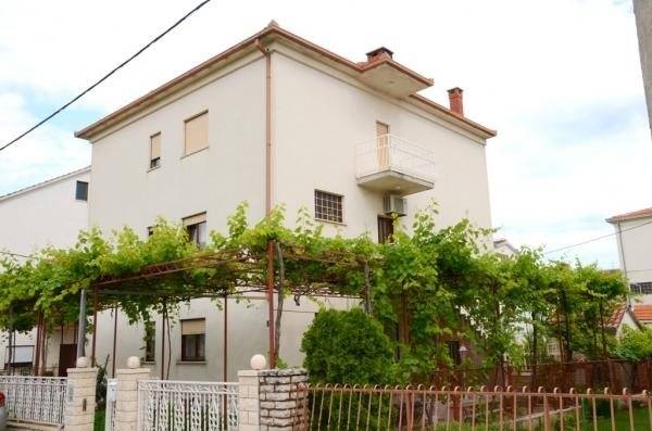 Ferienwohnung in Kaštel Novi mit Terrasse, Klimaanlage, W-LAN, Waschmaschine (5104-2) — photo 2