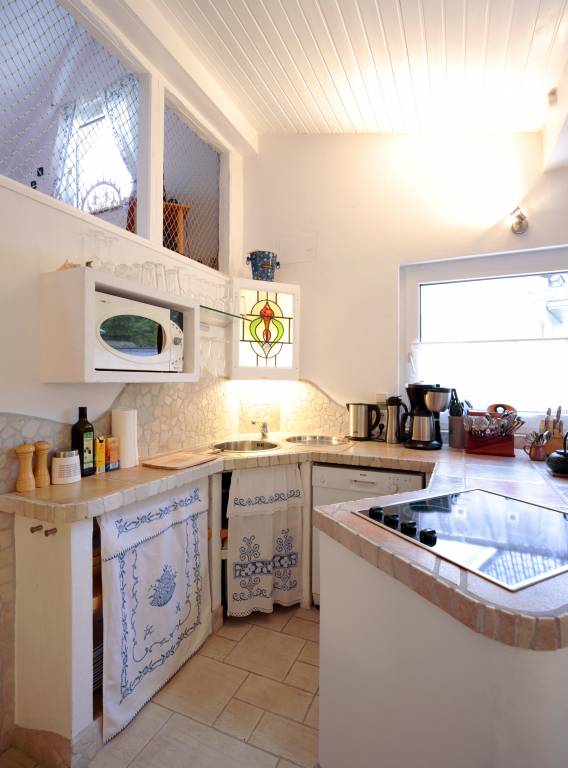 Family-oriented vacation home with grill, yard & patio | Close to the beach | Pets are welcome — photo 3