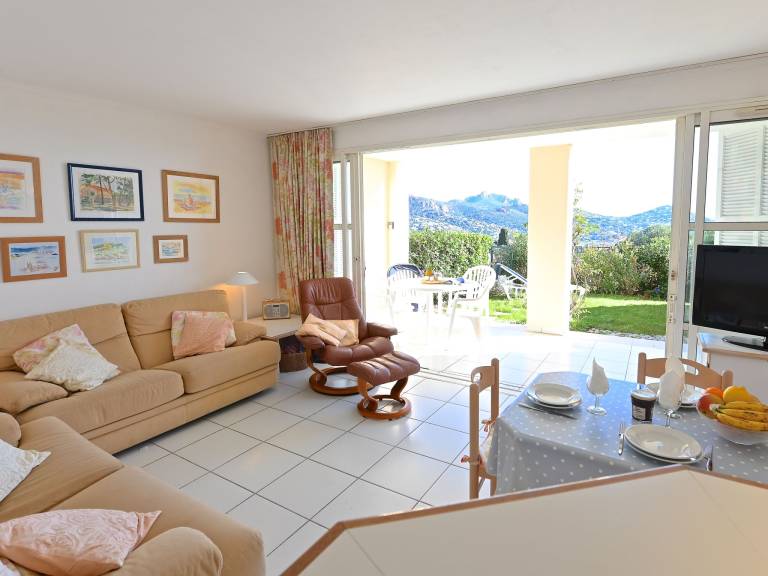Family-friendly holiday apartment with garden, pool & terrace | Sea view | Pets allowed — photo 4