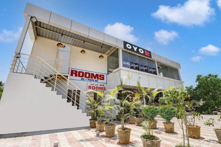 Hotel O MR Boarding And Loading