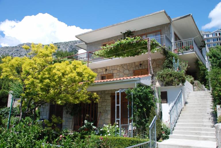 Studio flat with terrace Brela, Makarska (AS-20778-a) in Brela