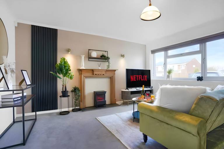 Vacation home with garden | Suitable for remote work | Pets allowed in Coventry
