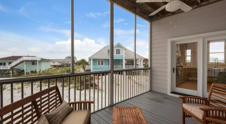 Charming vacation home with pool | Beach nearby | Pets are welcome — photo 5