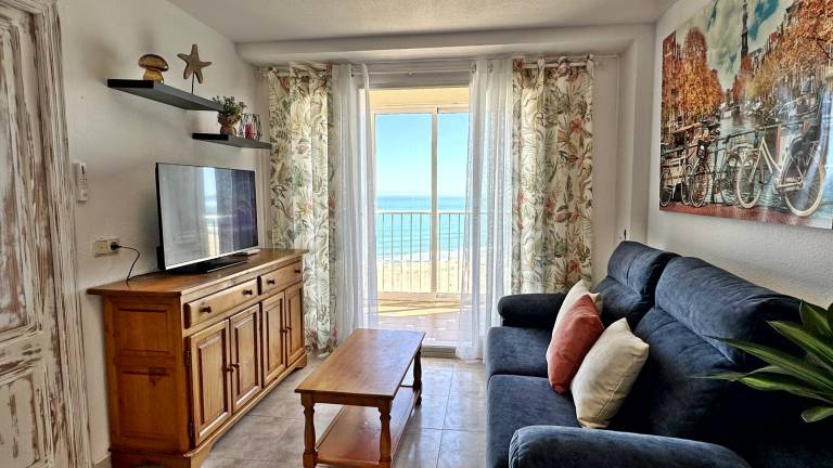 Holiday apartment with pool & patio — photo 3