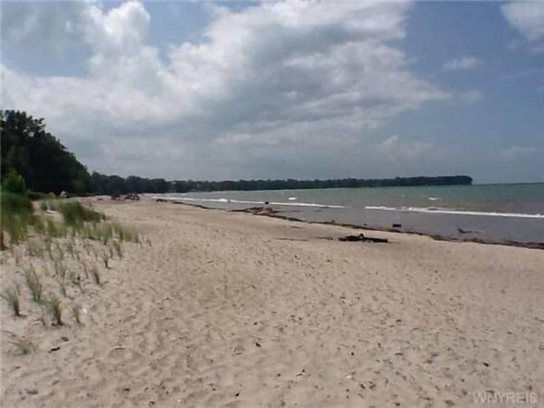 House  Lake Erie Beach