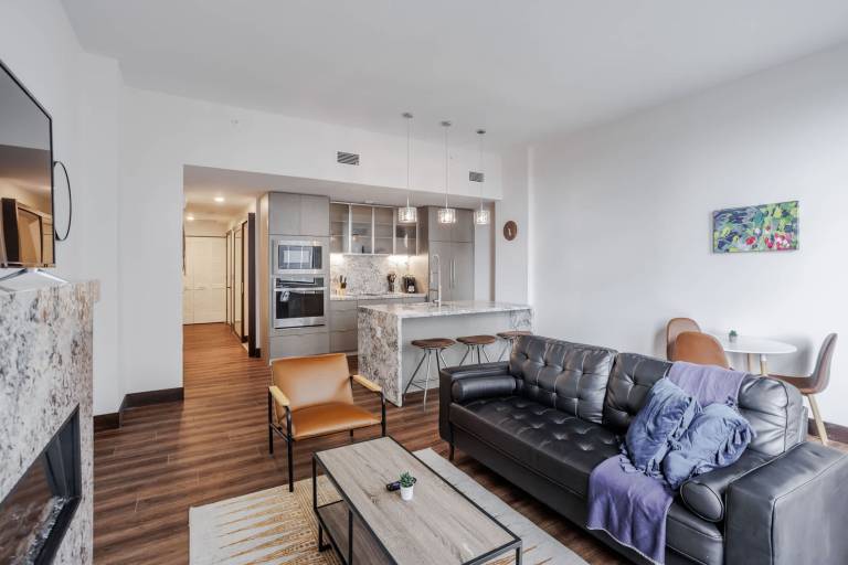 CozySuites Sky Central Rooftop Pool 6