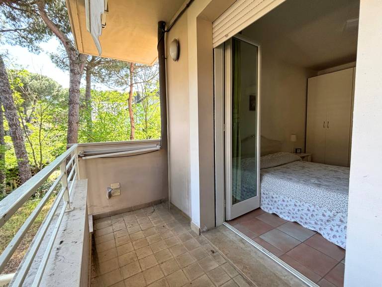 Apartment with patio | City view — photo 2