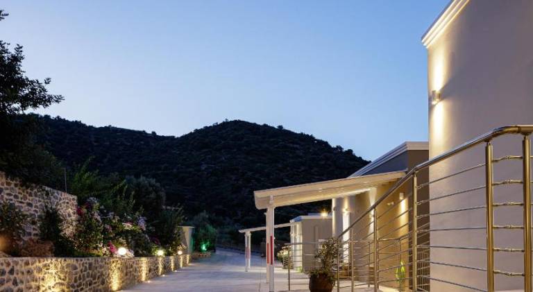 Ample villa with pool | Pets are welcome — photo 4