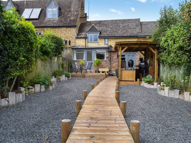Cottage with grill — photo 2