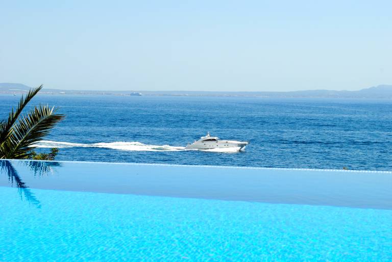 On the sea front with a pool and jacuzzi — Casa Juan Carlos — photo 4
