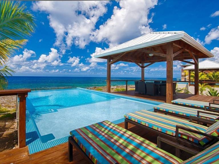 Villa West End