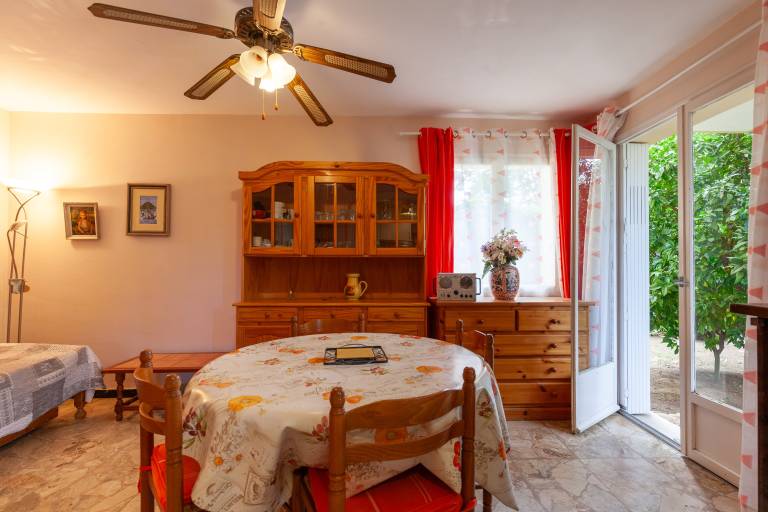 Family-friendly nice holiday apartment with BBQ, garden & fast internet | Garden view | Next to the beach | Pets are welcome — photo 5