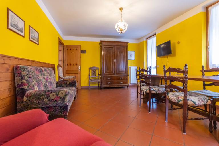 Rental apartment with patio — photo 3