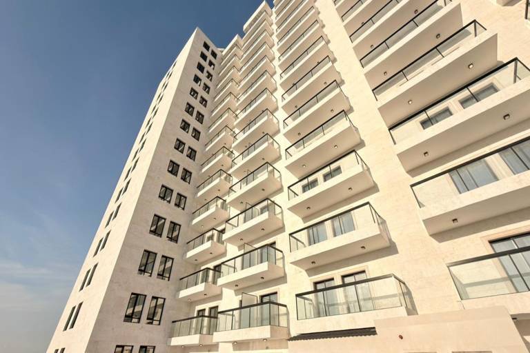 Luxe Deluxe 1BR King Apt w Pool Gym & Parking