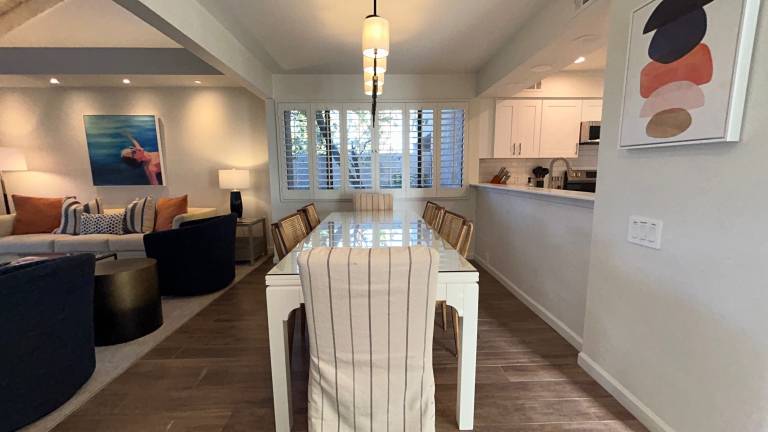 Children-friendly beautiful condo with garden, BBQ & heated pool | Mountain view | Pet-friendly — photo 2