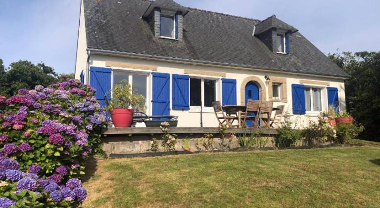 House with patio, BBQ & garden in Perros-Guirec