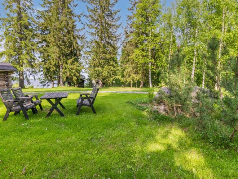 Vacation home with sauna & patio | Nature view — photo 3