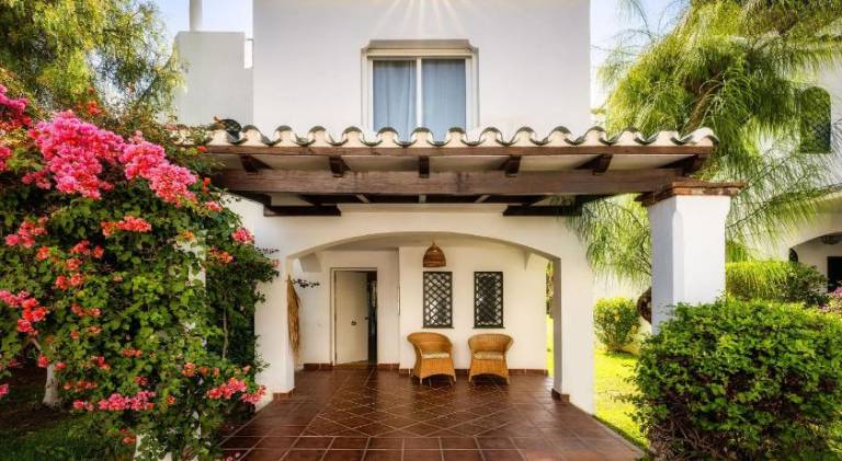 Vacation home with pool & patio | Pets allowed in Marbella