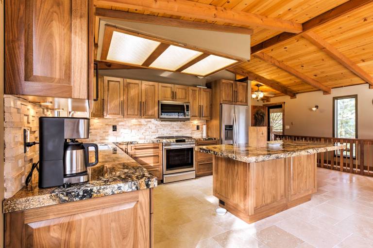 Cozy Lake-View Hideaway! Pet-Friendly Truckee Home — photo 5