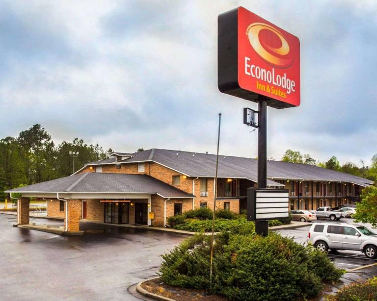 Econo Lodge Inn & Suites in Lugoff, SC