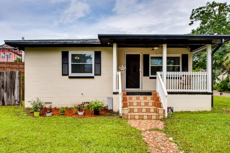 Walkable to FSU Campus Cozy Retreat w Deck