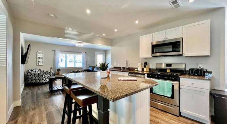 Beautiful vacation home | Suitable for remote work | Dogs allowed in Mason, OH