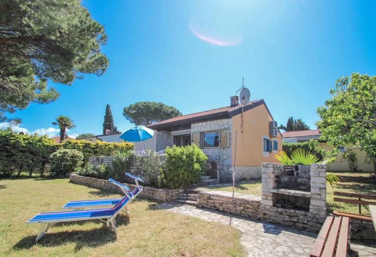 Villa on the coast located directly on the beach with direct sea view — photo 4