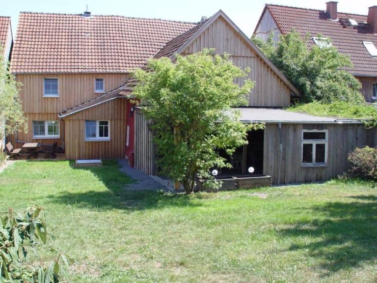 Family-oriented lovely vacation home with patio, fast internet & grill | Garden view | Pets are welcome — photo 2