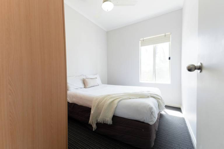 Holiday park  Mawson Lakes