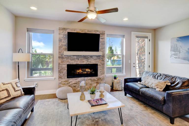 Vacation home with jacuzzi, patio & barbeque | Mountain view | Good for workation in Winter Park, CO