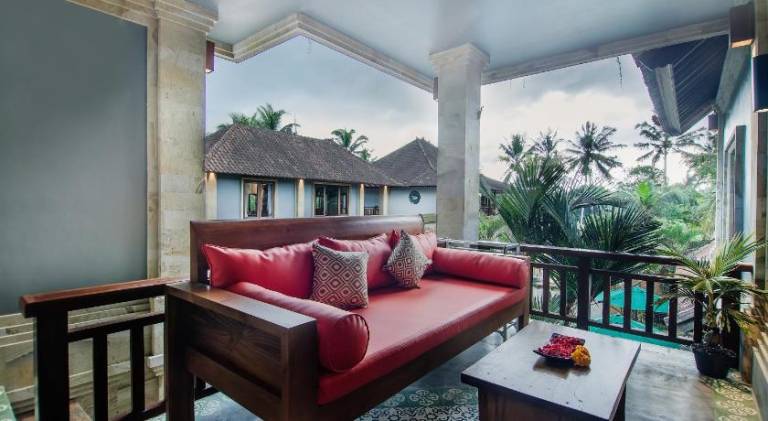 Villa with pool — photo 2