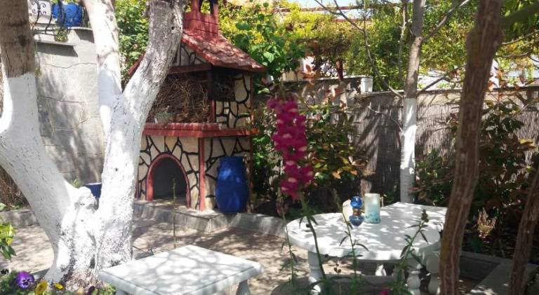 Vacation home with garden, barbeque & patio — photo 4