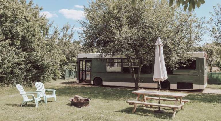 Relaxing retreat for 2 on beautiful converted bus in Mayenne