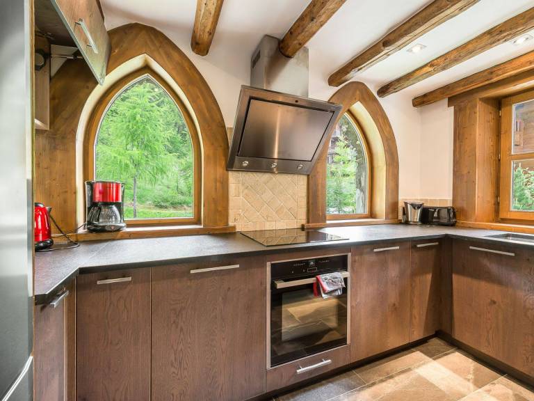 Luxury chalet in Val-d'Isère with direct access to slopes, 5 bedrooms, parking — photo 3